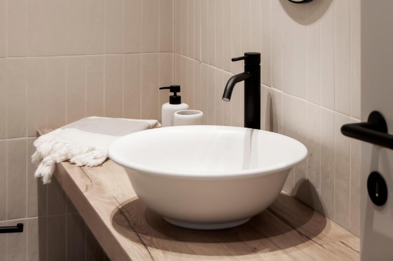Calnova Suites ロヴィニ エクステリア 写真